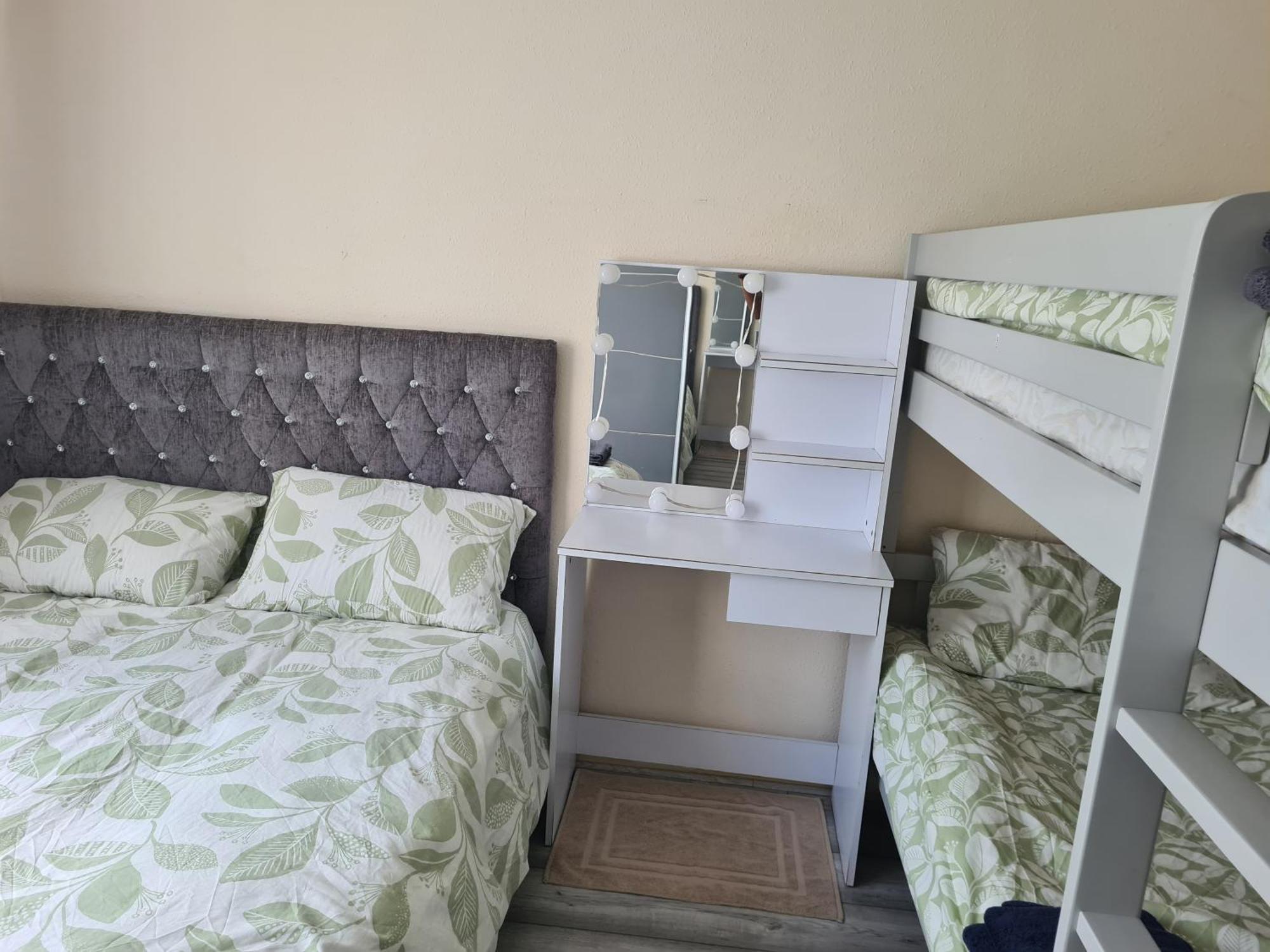 Cosy In Waynflete Square Apartment London