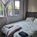 Cosy London Apartment In Waynflete Square